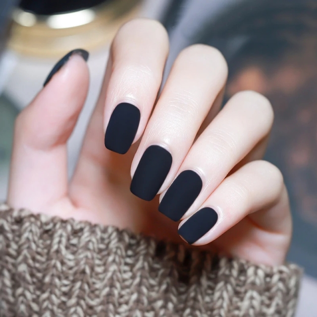 Quick-Dry Matte Top Coat for Nails Smudge-Proof & Scratch-Resistant Finish with Elegant Velvet Texture Watercolor & Ombre Design