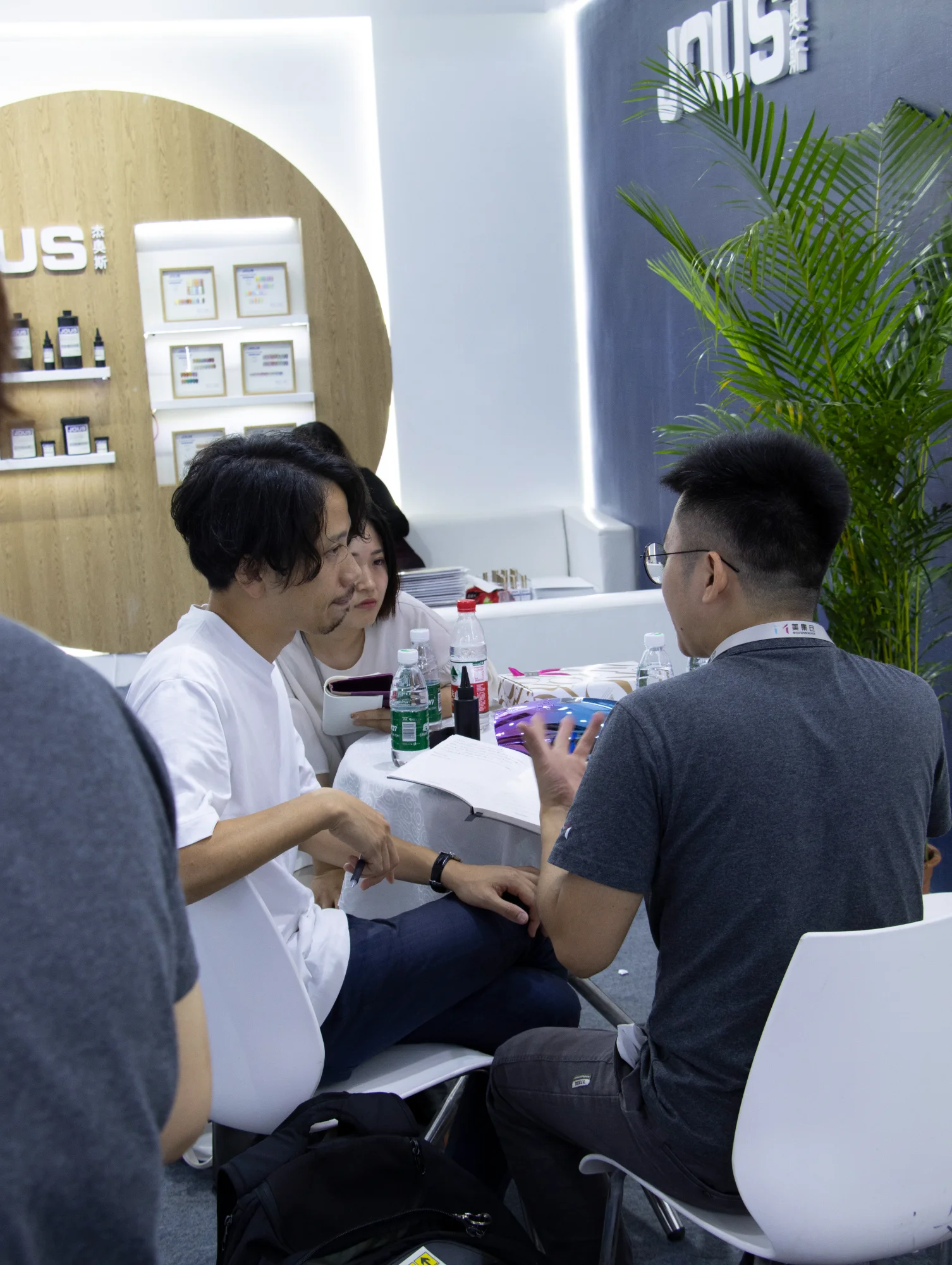 JOUS nail gel brand presentation at Guangzhou beauty exhibition